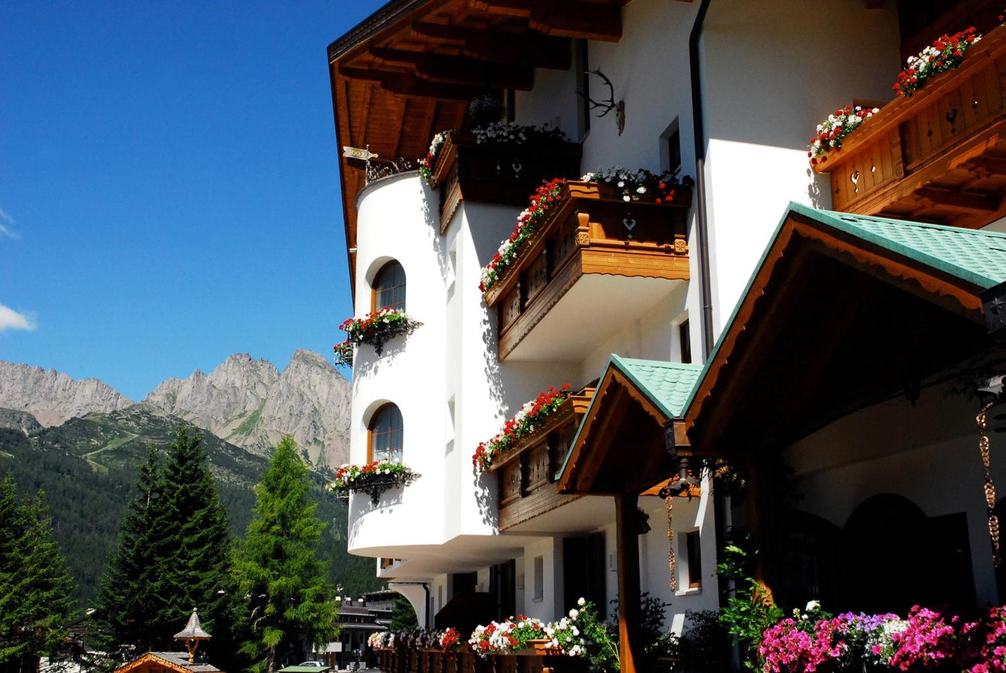 Hotel Stalon Alpine Chic (Adults Only) San Martino Di Castrozza Exterior photo